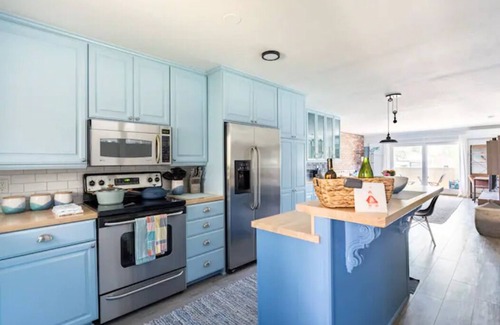 Coronado Condo | Prime location in Coronado — everything within a 5 min walk!