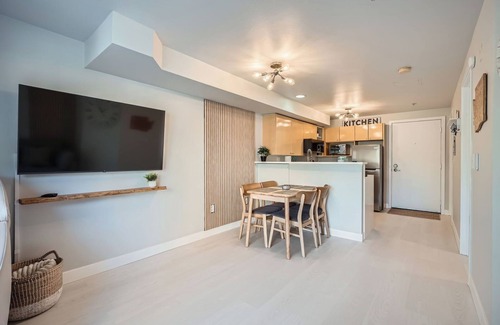 Belltown Condo | Prime location in downtown Seattle– Walk to Space Needle &Explore Seattle's Best