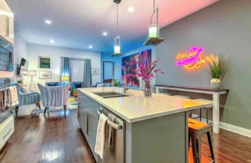 Edgehill House | Prime location in The Gulch,14 beds Skyline Views!