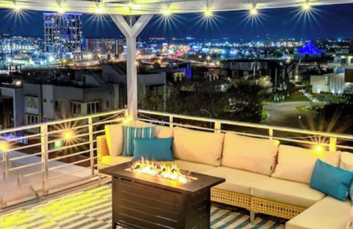 Edgehill House | Prime location in The Gulch,14 beds Skyline Views!