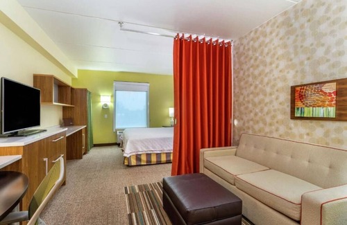 Newtonville Hotel | Prime Location! Indoor Pool, Pet-Friendly Property, Free Breakfast and Parking!