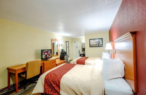 Lookout Valley Neighborhood Association House | Prime Location! Minutes to Chattanooga Convention Center, Pet Friendly Property!