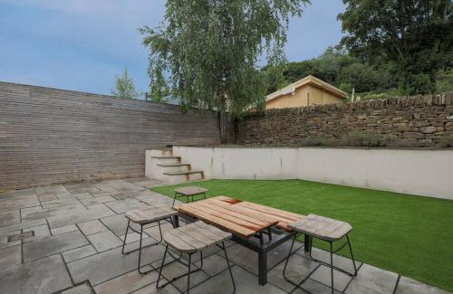 Sheffield House | Prime Location, Modern 2br House