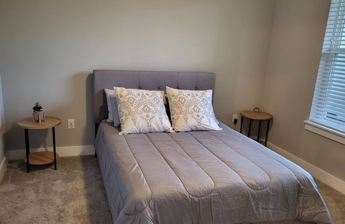 Northeast Raleigh Apartment | Prime location near Downtown *Smart TV WIFI W/D*