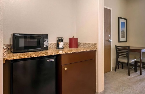 Florida Center Hotel | Prime Location Near The Wheel at ICON Park! 2 Comfortable Units, FREE Breakfast!