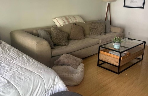 Norma Triangle Bed & Breakfast | Prime Location Off the Sunset Strip! Swimming Pool, Gym, Bright Place.