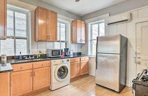 Old Town Triangle House | Prime Location Old Town Chicago Townhome!