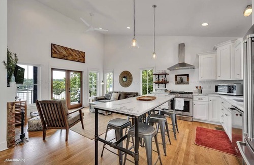 Crane Hill House | Prime location on Lewis Smith Lake. Clean, modern cottage vibes, but sleeps 9!