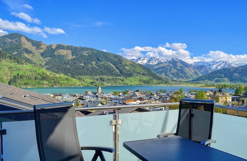 Zell am See Apartment | Prime location, overlooking the town of Zell am See