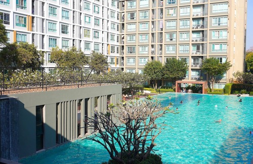 Chiang Mai Apartment | Prime Location, Poolside Apt Next to Central Mall
