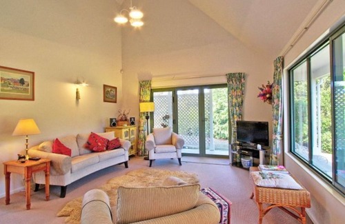 Motueka House | Prime location; Quality Secluded Beach-front Cottage!