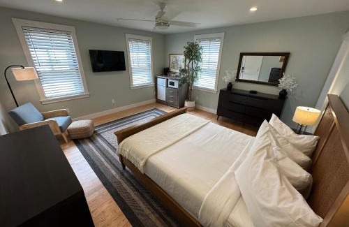Yachting Village Hotel | Prime Location! Renovated House! 6 Bed4 Bath