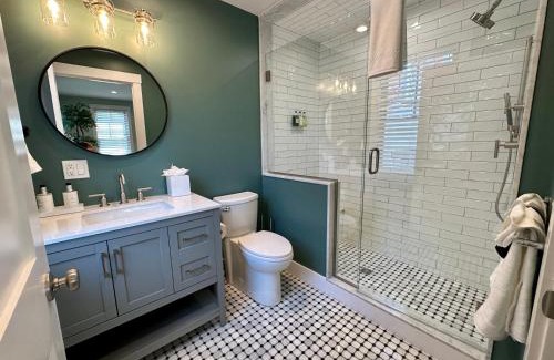 Yachting Village Hotel | Prime Location! Renovated House! 6 Bed4 Bath