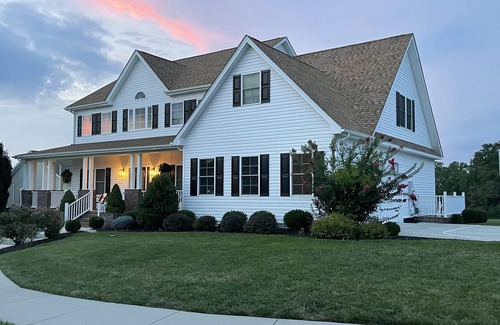 Christiansburg House | Prime Location!-Sleeps 17-Hot Tub~- VT Football, Graduation, Huckleberry Trail!