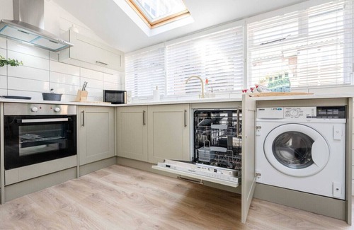 Southwold House | Prime Location, Southwold Gem, Sleeps 8