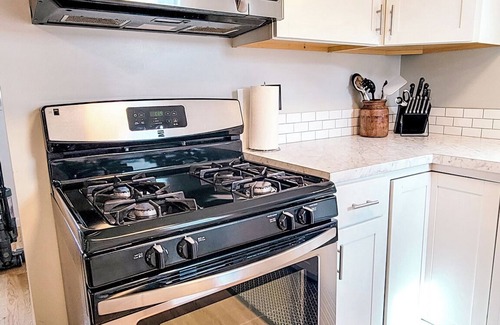 Morris Hill House | Prime Location: Spacious 3 BR 2 BA + 10 mins DT & BSU