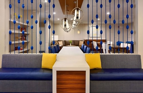 Monmouth Junction Hotel | Prime Location! Stay in Princeton! Enjoy Outdoor Pool and Free Breakfast!