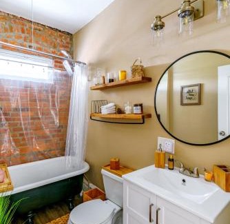 Victorian Village House | Prime Location Top Rated Free Parking Clean