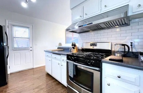 Southeastern Sacramento House | Prime Location-Walk to Land Park
