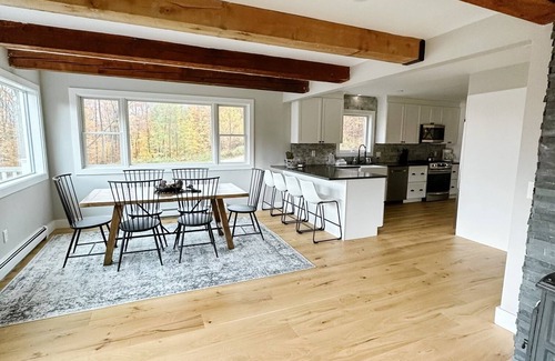 Killington House | PRIME LOCATION WITH HOT TUB! 6 BEDROOM HOME!