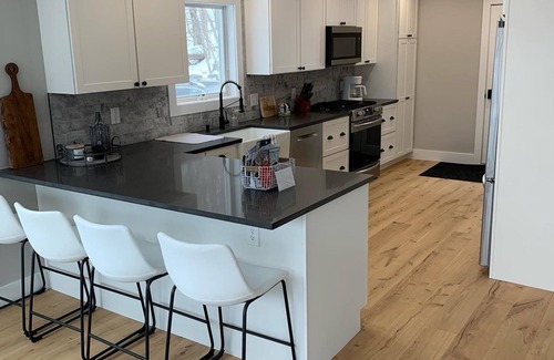 Killington House | PRIME LOCATION WITH HOT TUB! 6 BEDROOM HOME!
