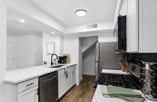 South Lamar House | Prime Location Zilker Park & SoCo Chic