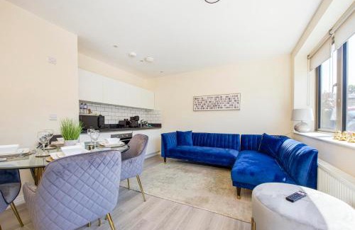 Hillingdon Apartment | Prime Luxury, Heathrow, FreeParking, WiFi, Netflix