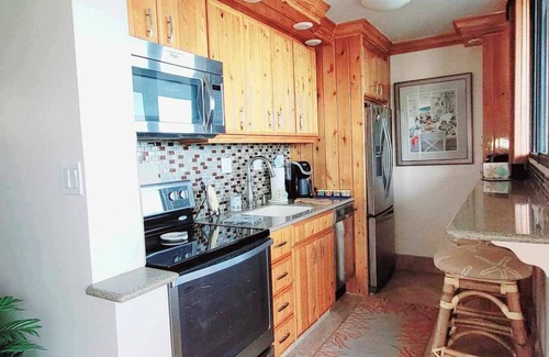 Bolongo Bay Condo | Prime Oceanfront, Remodeled St. Thomas 2BR/2BA Condo-Poolside, W/D, & Dining