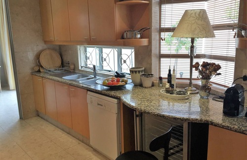 Bantry Bay House | Prime position! Close to Clifton & Camps Bay Beaches, Cape Town City Centre.