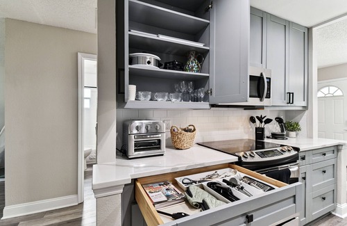 Port Tampa City House | Prime S Tampa Location with Hot Tub, Deck, Grill, Near Beach!