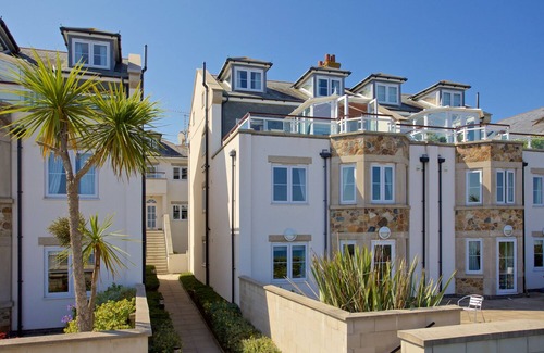 Carbis Bay Apartment | Prime seaside location, wonderful sea terrace, car parking, Wifi