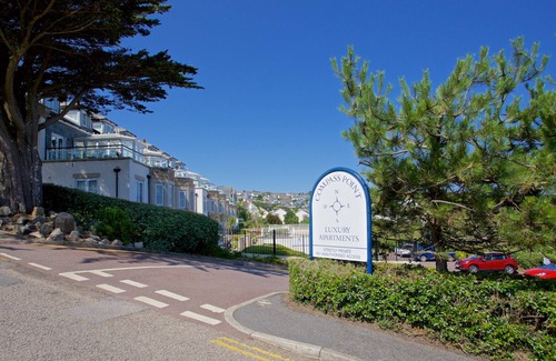 Carbis Bay Apartment | Prime seaside location, wonderful sea terrace, car parking, Wifi