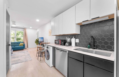 Pleasant Valley Apartment | Prime SoCo cozy studio w/laundryWiFi, 7 Min to DT