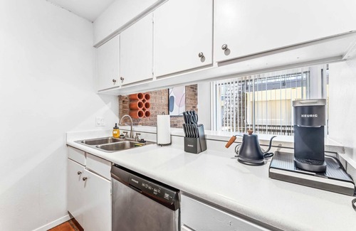 Windsor Park Apartment | Prime SoCo quaint 1BR king suite w/pool, parking