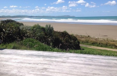 Porangahau House | Prime Spot on the beach!