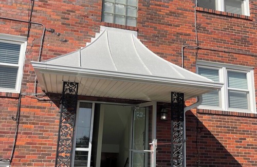 Joslyn Castle Apartment | Prime Spot, Walk to UNMC, Dining Nearby