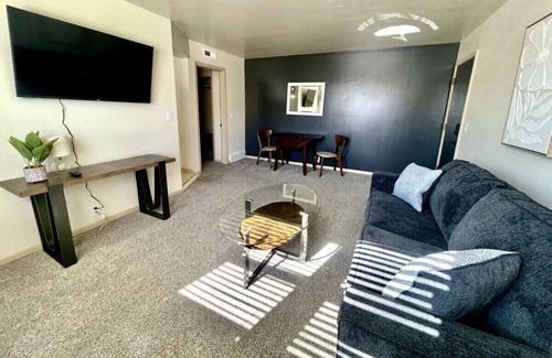 Joslyn Castle Apartment | Prime Spot, Walk to UNMC, Dining Nearby