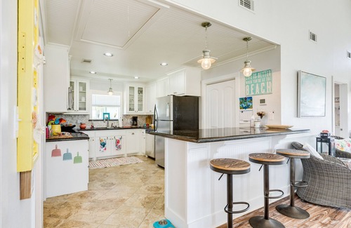 Port Bolivar House | Prime | Steps to Beach | Dog Haven | Fenced Yard