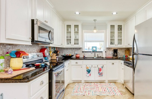 Port Bolivar House | Prime | Steps to Beach | Dog Haven | Fenced Yard