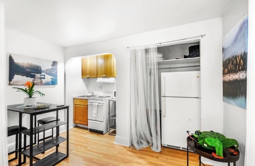 Washington Square West Apartment | Prime Studio Near Attractions