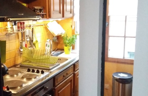 Honfleur Apartment | PRIME VIEW on OLD HARBOUR. Refurbished. Wifi, GARAGE on option, Cleaning +linen