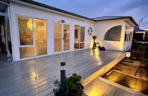 George Town House | Prime Waterfront House/Breathtaking Water Views 5 min to Low Head Fairy Penguins