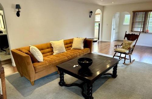 West Los Angeles House | Prime West Los Angeles 4 Bedroom 2 Bathroom House