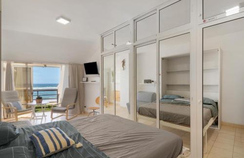 Las Palmas de Gran Canaria Apartment | Primera Linea Playa De Las Canteras