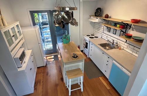 Fairfield House | Primfield Cottage is a charming, fully detached 90-day vacation rental Fairfield