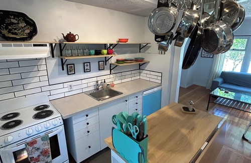 Fairfield House | Primfield Cottage is a charming, fully detached 90-day vacation rental Fairfield