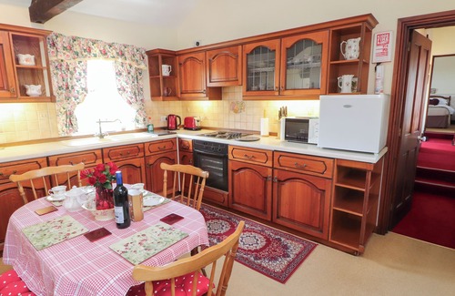 Wigton Cottage | PRIMROSE COTTAGE, character holiday cottage in Caldbeck
