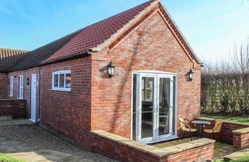 Alford Cottage | PRIMROSE COTTAGE, pet friendly, with a garden in Alford