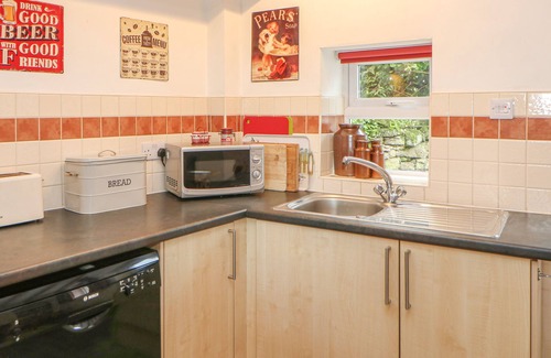 Burtersett Cottage | PRIMROSE COTTAGE, pet friendly, with open fire in Burtersett