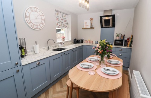 Alford Cottage | PRINTERS COTTAGE, pet friendly, character holiday cottage in Alford
